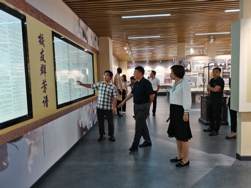 校领导到校史馆参观调研