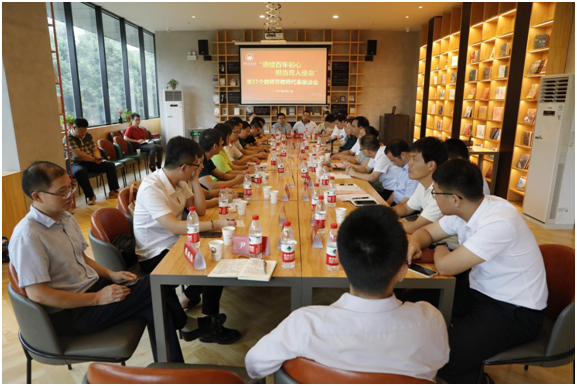 学校举行庆祝第三十七个教师节教师代表座谈会