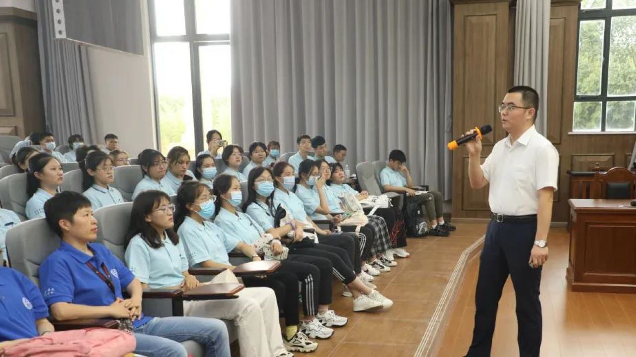 法学院举办“青年教师分享会”