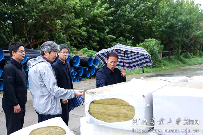 校长介晓磊到龙子湖校区在建工地看望慰问建设者