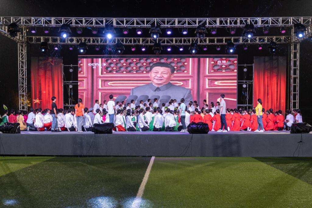 学校举办《走向辉煌》2021级新生专场演出
