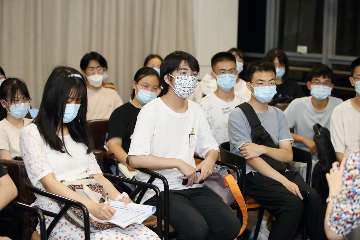 【新生周】李姗教授与新生畅聊科学与健康