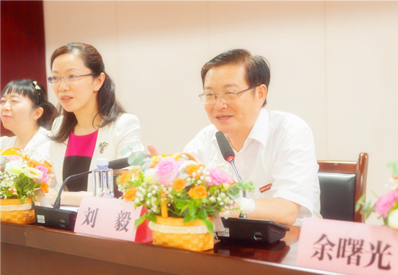 学校隆重召开“学史崇德——赓续百年初心 担当育人使命”教师节座谈会