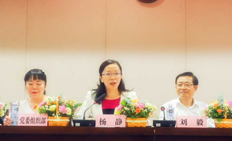 学校隆重召开“学史崇德——赓续百年初心 担当育人使命”教师节座谈会