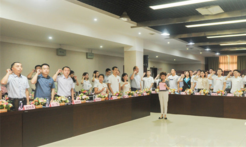 学校隆重召开“学史崇德——赓续百年初心 担当育人使命”教师节座谈会