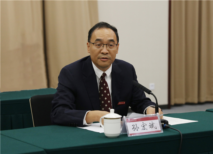 学校召开党委（扩大）会议宣布校领导班子部分成员任免决定