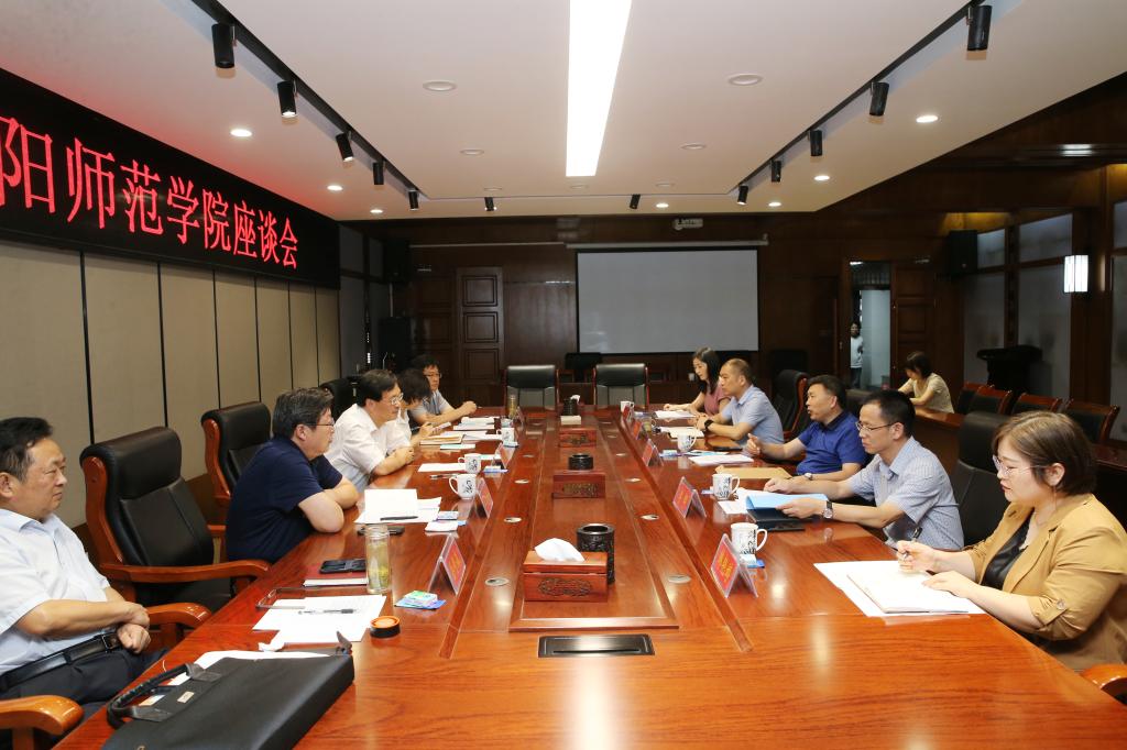 我校与淮滨县政府召开座谈交流会