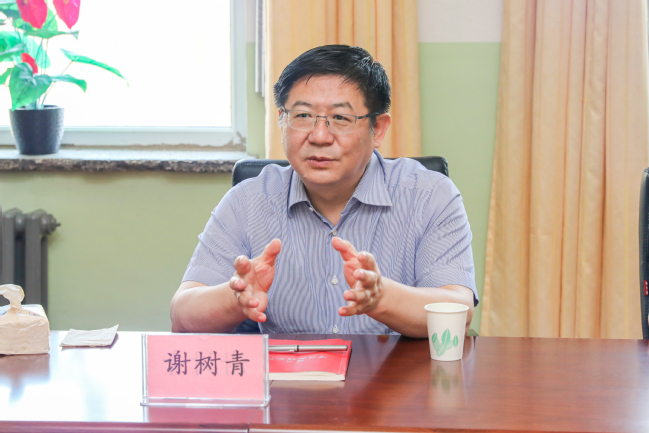 校党委书记谢树青到基层调研指导新学期工作