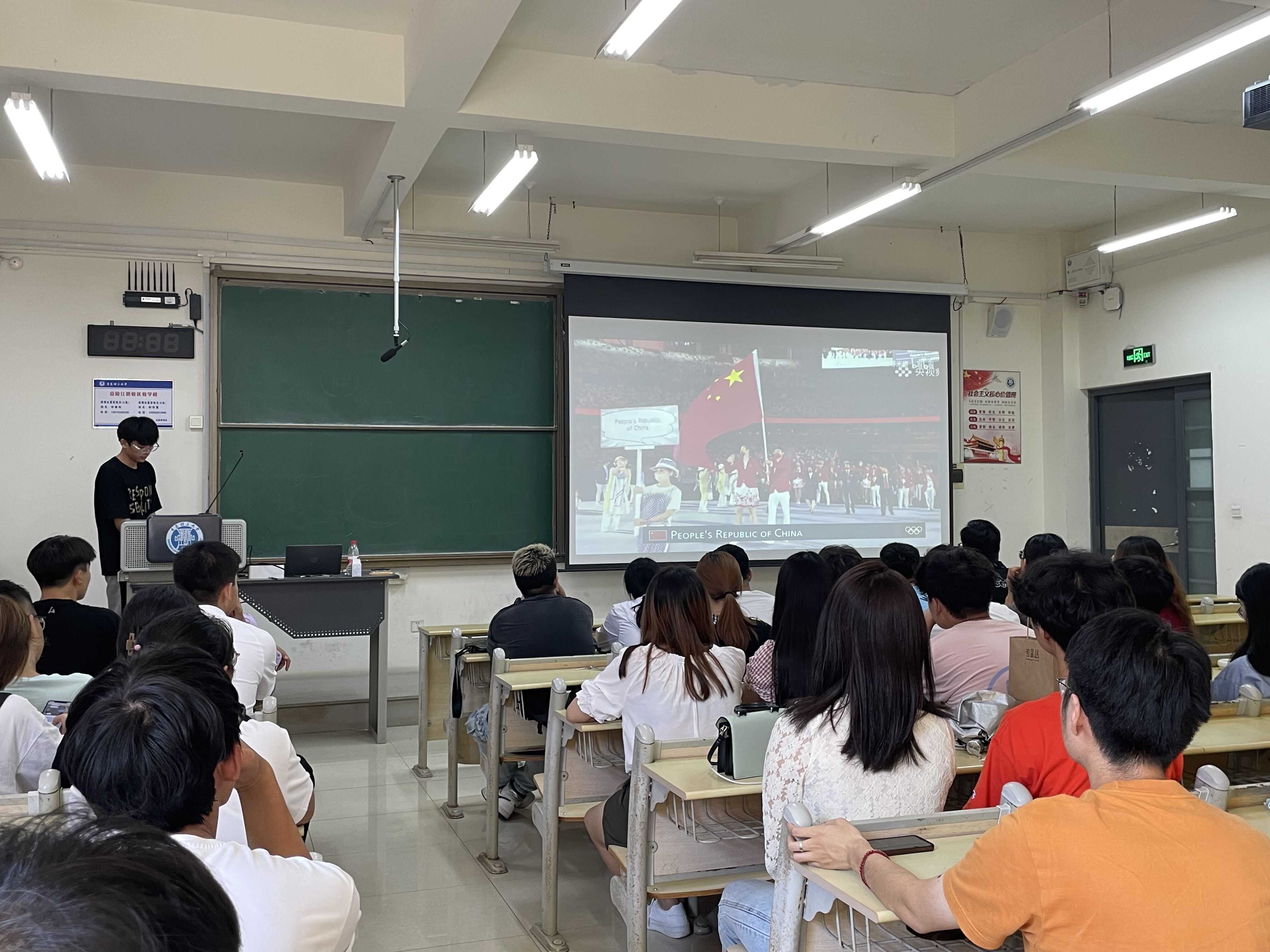 理学院学生党支部开展“学习优秀党员事迹，弘扬爱国主义精神”主题党日活动