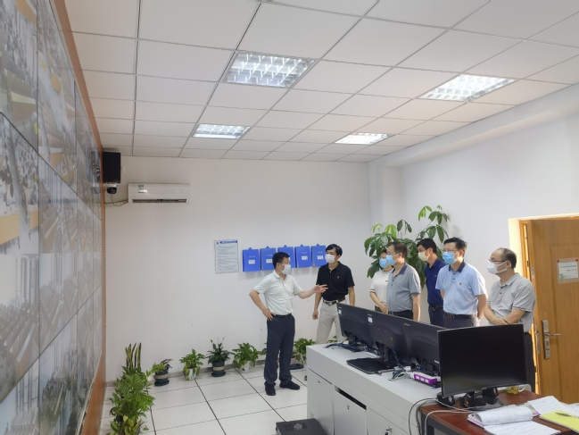 校纪委深入教学一线督导疫情防控工作落实