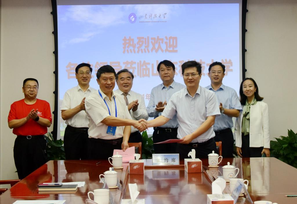 学校与北京天地玛珂电液控制系统有限公司签署战略合作协议