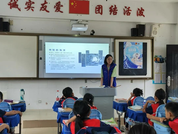 我校开展志愿服务活动助力三亚市创建全国文明城市
