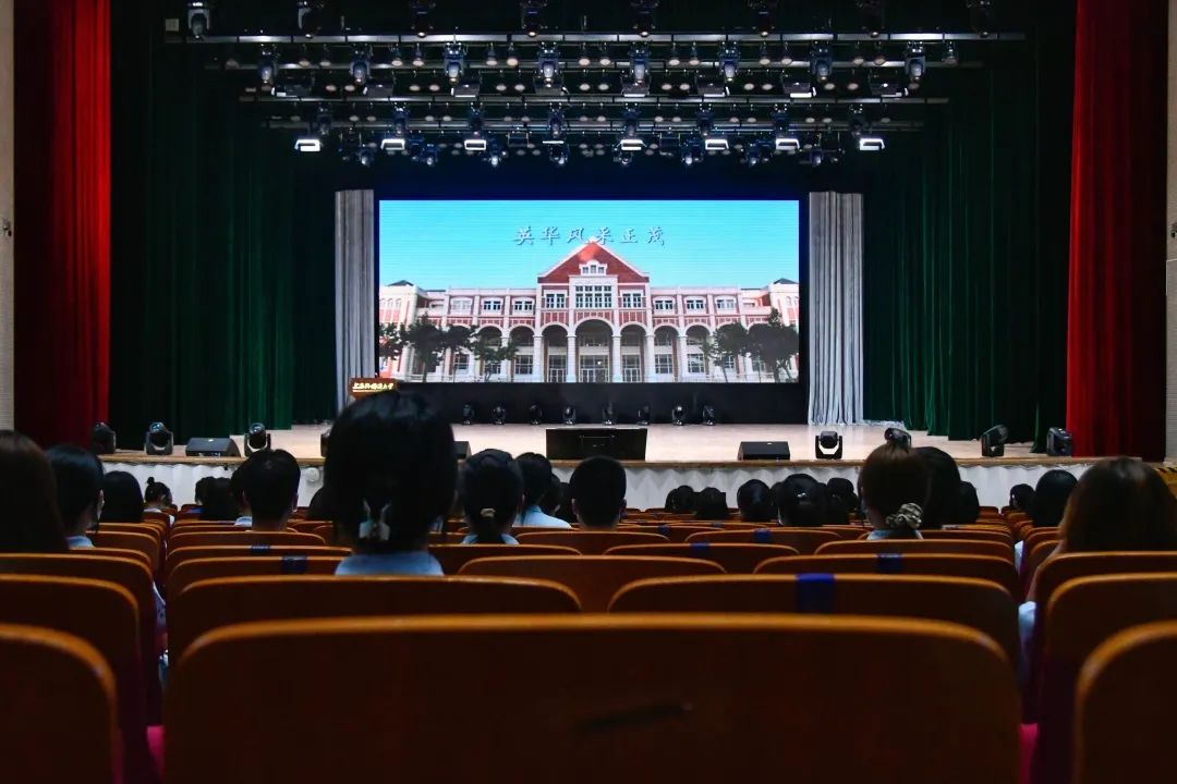 不负心中信仰 勇赴时代之约：上外英语学院举行2021级新生开学典礼