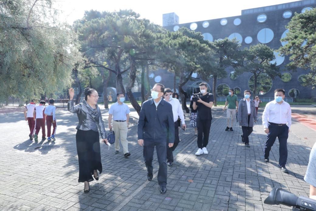 校领导调研附属小学、附属幼儿园