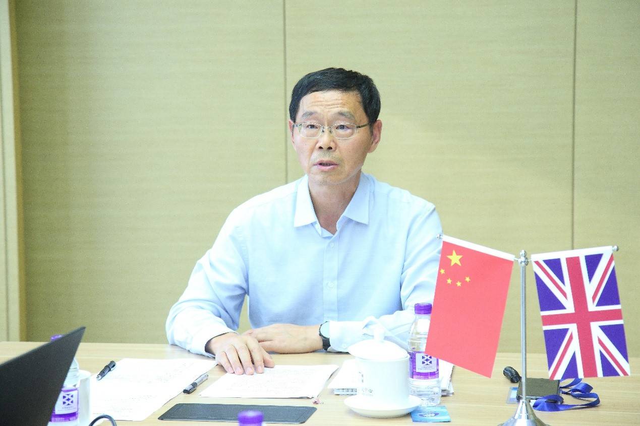 郭东明校长与英国卡迪夫大学柯林·莱尔顿校长线上会谈