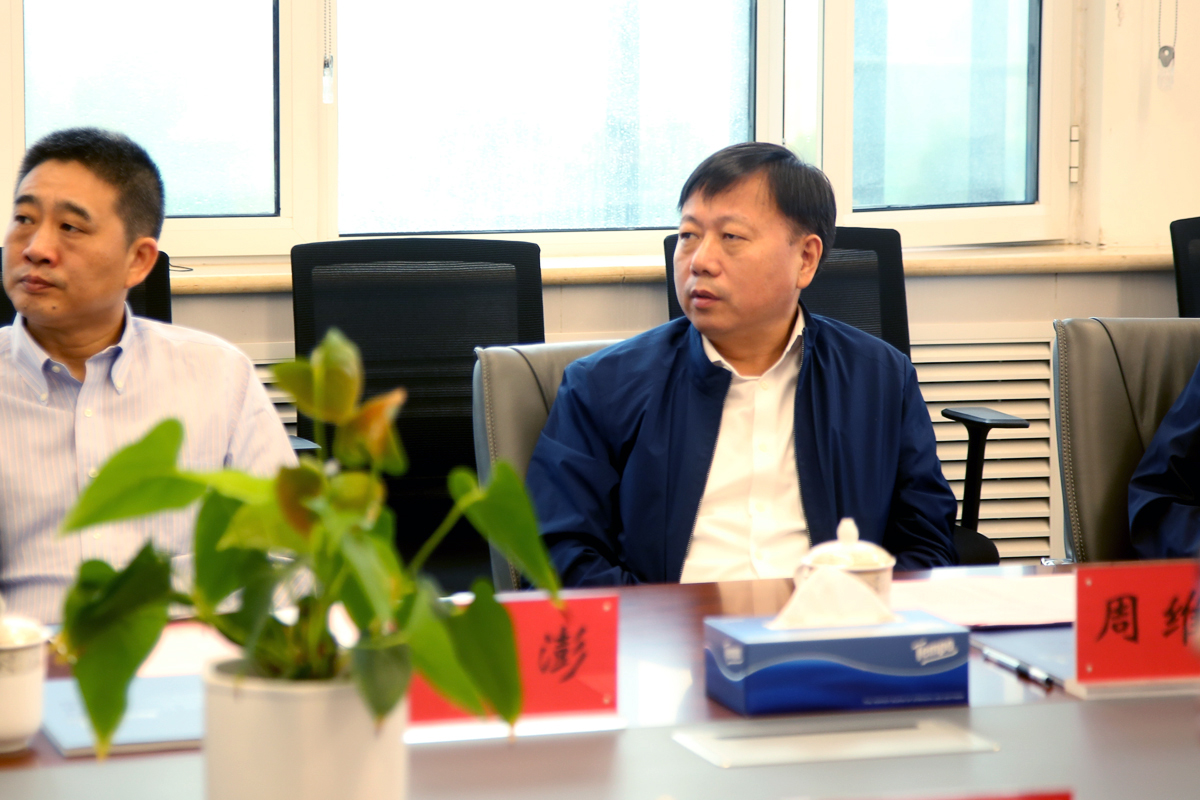 中储粮集团公司副总经理周维现一行到我校考察调研