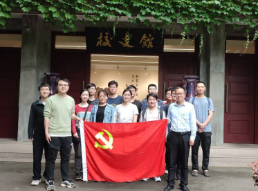 生命科学学院本科生第一党支部举行“走进校史馆学党史、学校史，重温奋斗岁月”主题党日活动