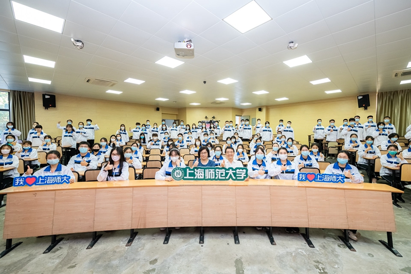 知史爱校 追求卓越 校长袁雯为全体新生做校史校情专题报告