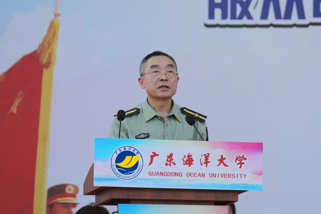 超燃军训汇演！2021级新生“花式”告白党和祖国