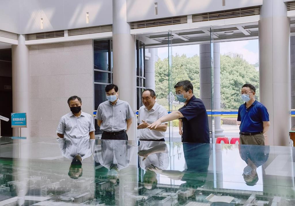 教育部政策法规司司长邓传淮一行来校考察