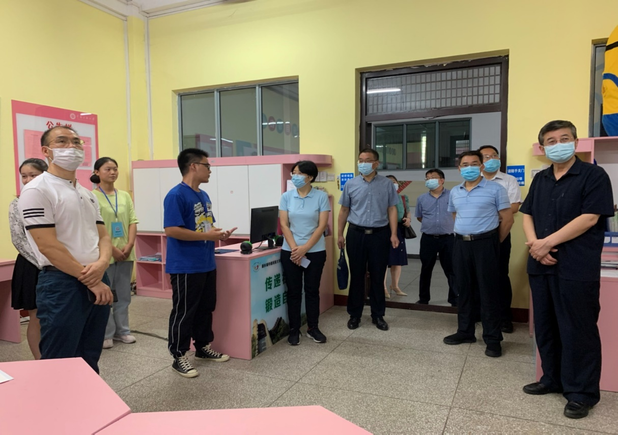 教育部全国学生资助管理中心与国家民委财务司调研我校学生资助管理工作