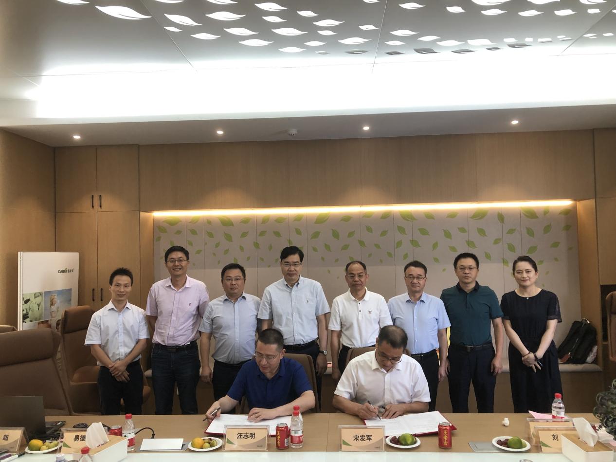 我校与嘉必优生物技术（武汉）股份有限公司签订校企合作协议