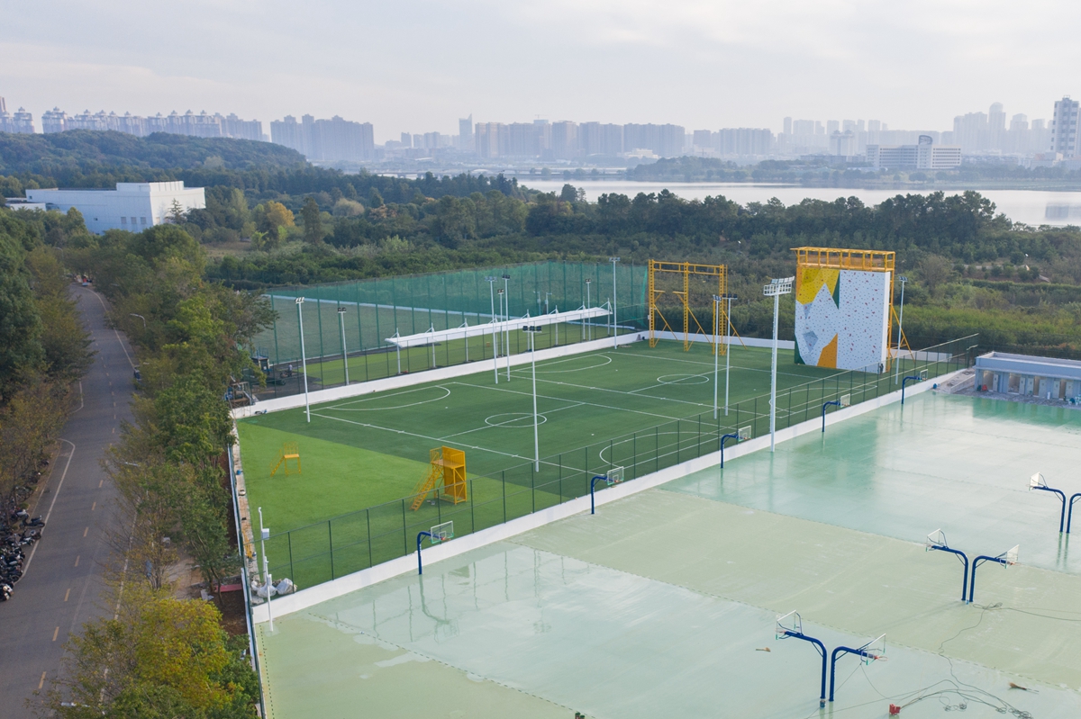 焕新：新运动场即将与师生见面