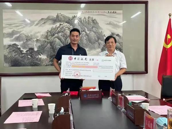 湖北葫芦娃文化体育用品有限公司向我校捐赠68万元