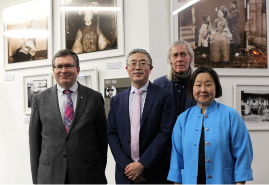 苏格兰商务与交流孔子学院举办孔子学院日活动—— “透过约翰•汤姆逊的镜头看中国”摄影展开幕活动