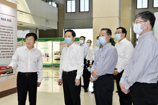 陕西省省长赵一德来校考察