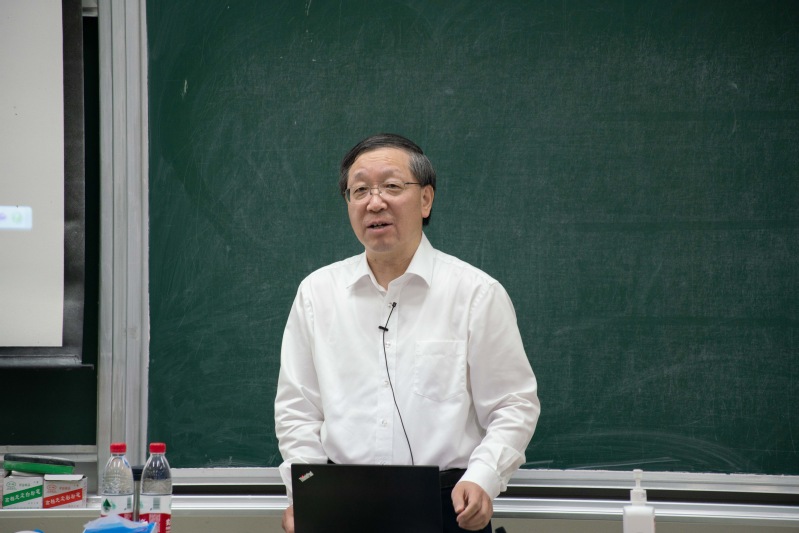 钱锋院士为2021级智能与机器人工科试验班新生讲授“人工智能与机器人导论”第一课