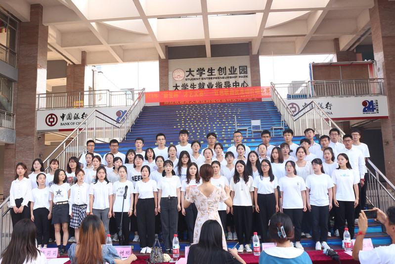 【党史学习教育】数学与统计学院举行“红色歌曲我来唱”新生合唱比赛，用爱国红点亮新生入学教育