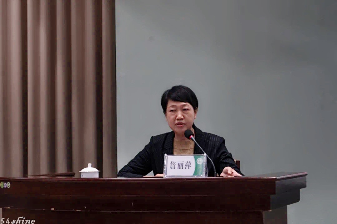 学校举办2021-2022学年秋季学期青马培训班首场专题讲座