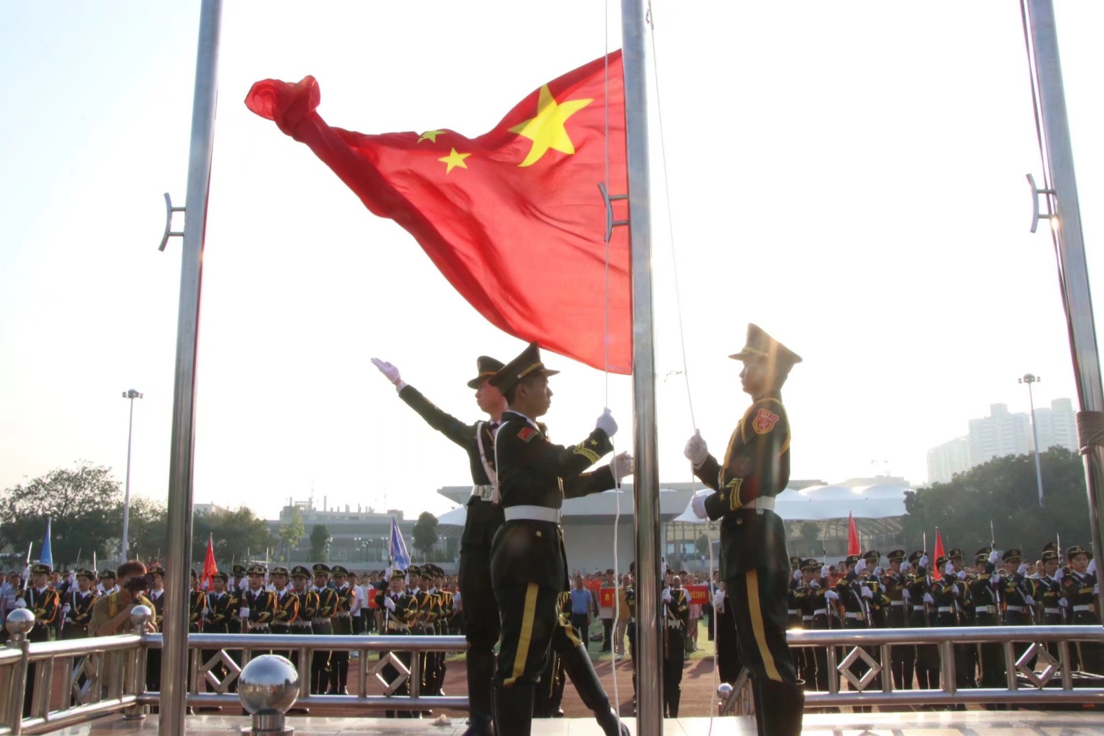 广西大学举行升国旗仪式