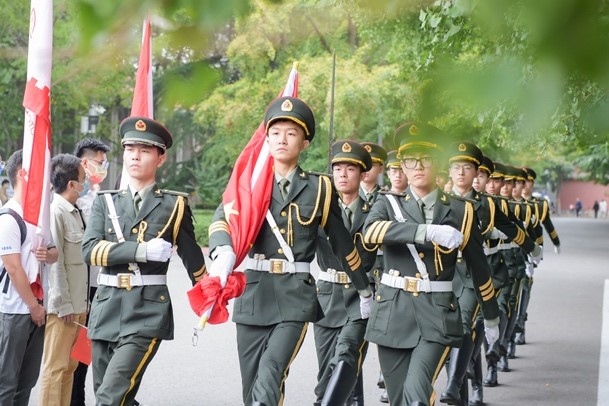 北京交通大学举办“请党放心，强国有我” 庆祝新中国成立72周年主题升旗仪式