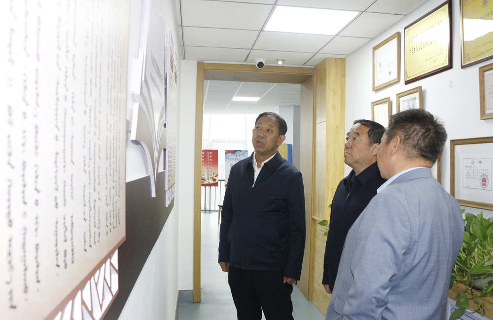 自治区民委党组成员、副主任云国盛一行来我校调研