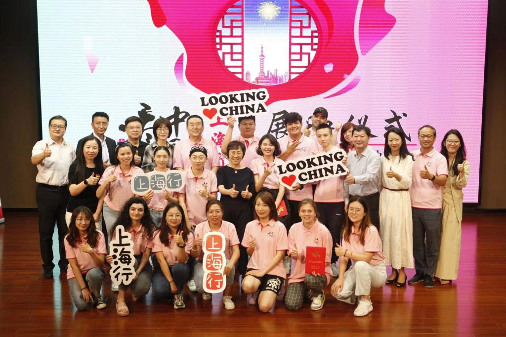 中外青年携手追溯《义勇军进行曲》,《新中国之歌》源于上海唱响海外