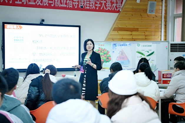 第七届四川省“高校辅导员年度人物”徐春霞：甘做学生的引路人