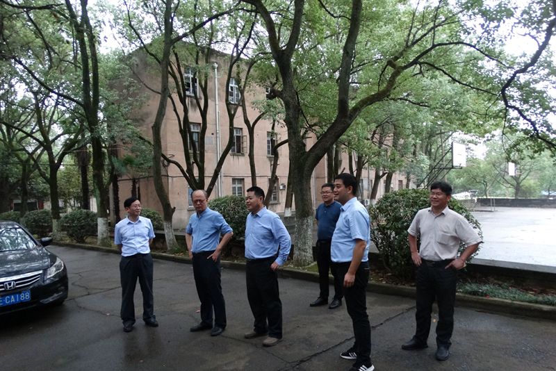 校领导深入秀山校区调研指导“地方专项债”项目