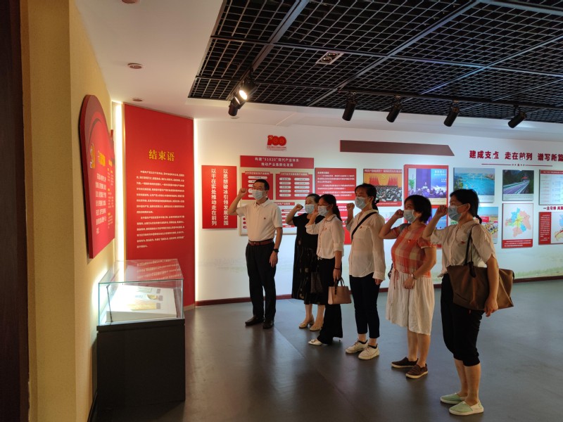 我校档案馆组织党员干部参加“庆祝中国共产党百年华诞湖北红色档案文献展”