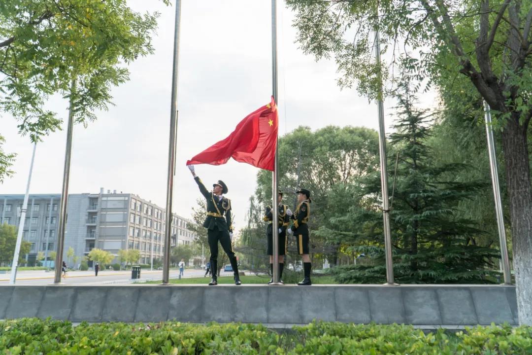 不忘初心报家国 薪火相传育桃李——我校举行主题教育活动为新中国庆生