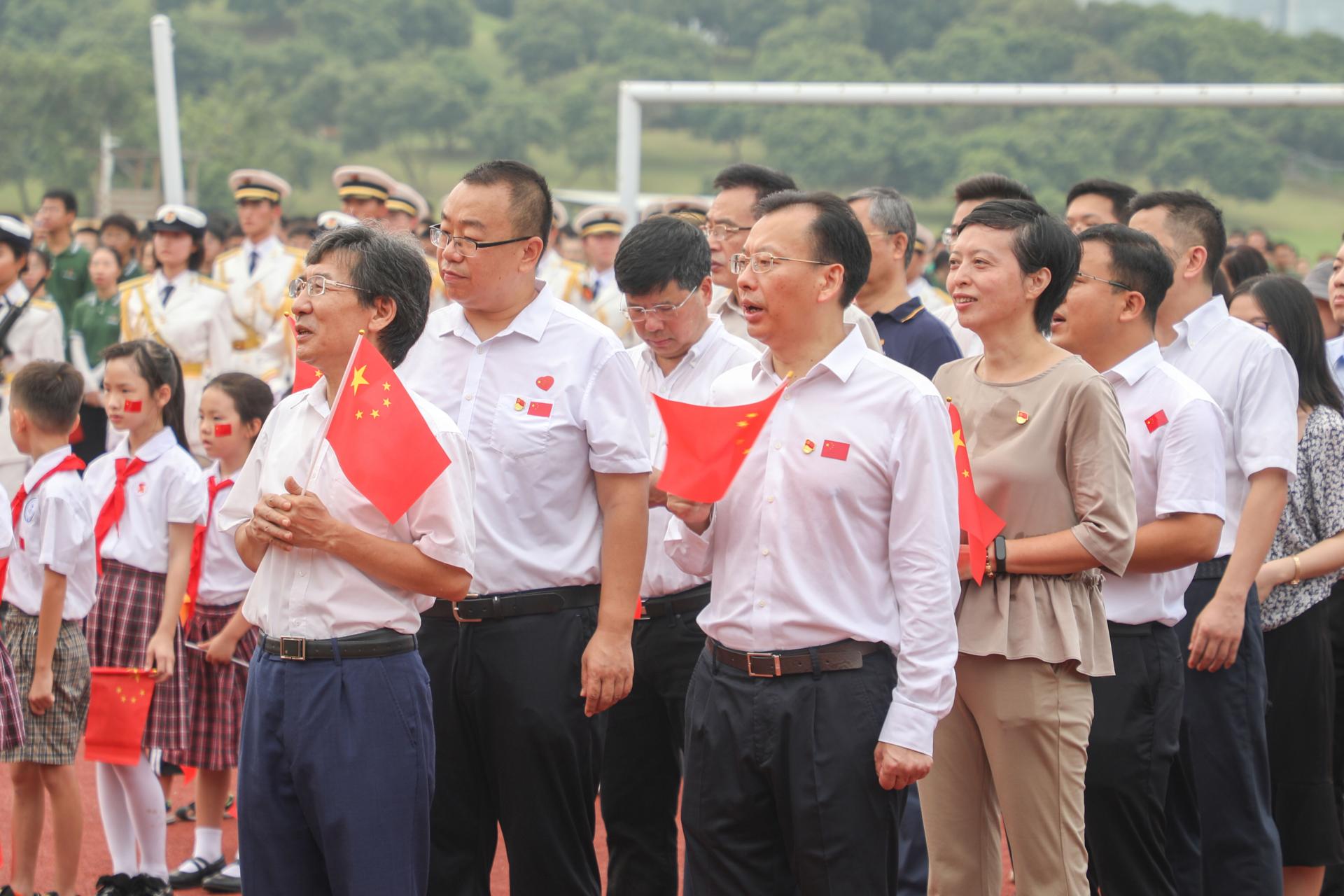 南科大隆重举行国庆升旗仪式