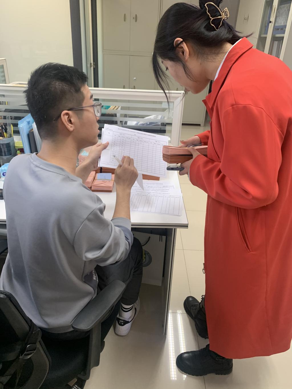 北京语言大学教职工“以购代捐”助推乡村振兴