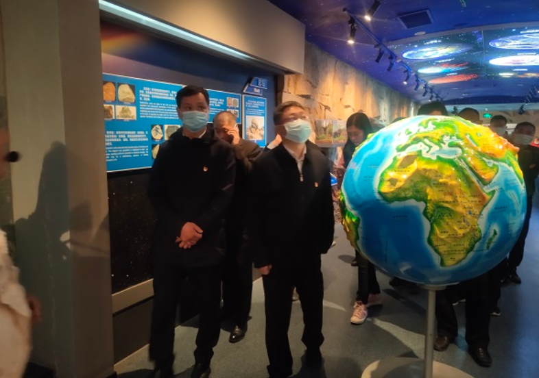 临沂市人民政府办公室机关第三党支部“学习沂蒙党史 传承红色基因”主题教育党日活动在岱崮地貌成功举办