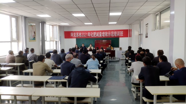 科技兴农感党恩 丰收之时迎国庆——农学院赴阿克苏市开展农民科技培训