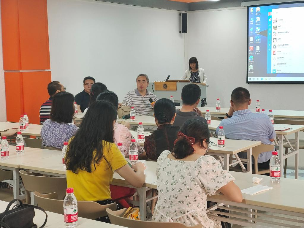 创新创业学院召开“香樟林大学生创新创业训练营”项目遴选说明会