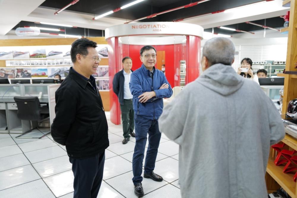 杨丹一行赴人机环境系统设计研究所调研工作