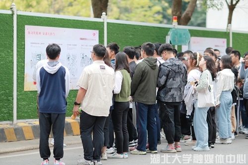 湖北大学“扬习坎精神 显湖大担当”抗疫主题绘画作品展开展