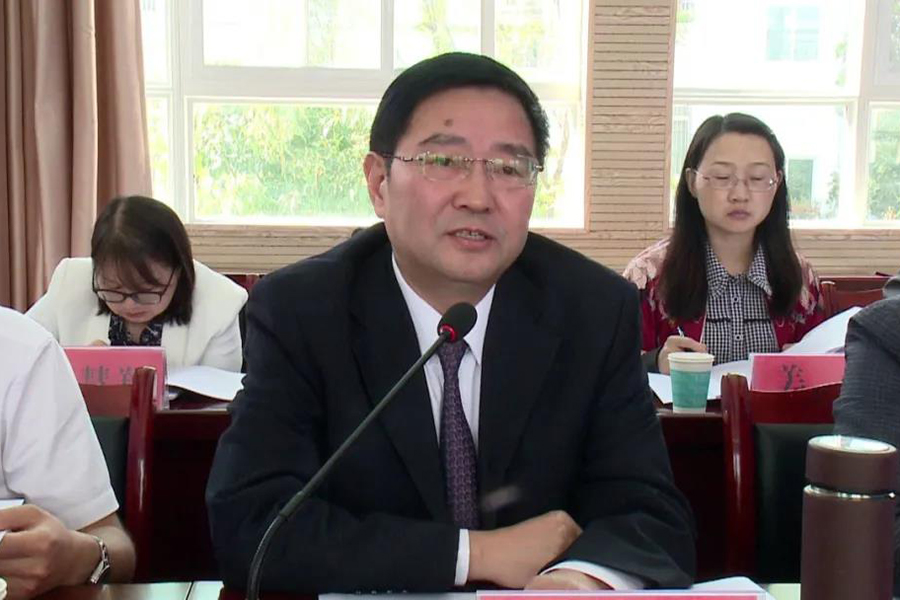 学校党委副书记邓磊到云南省鹤庆县调研