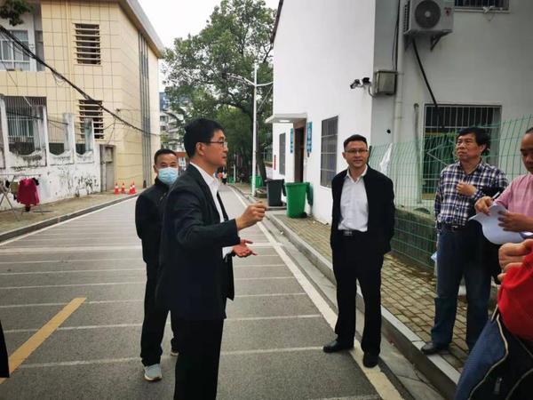 再深入 再部署 全力以赴推进西校区改造升级见早见效